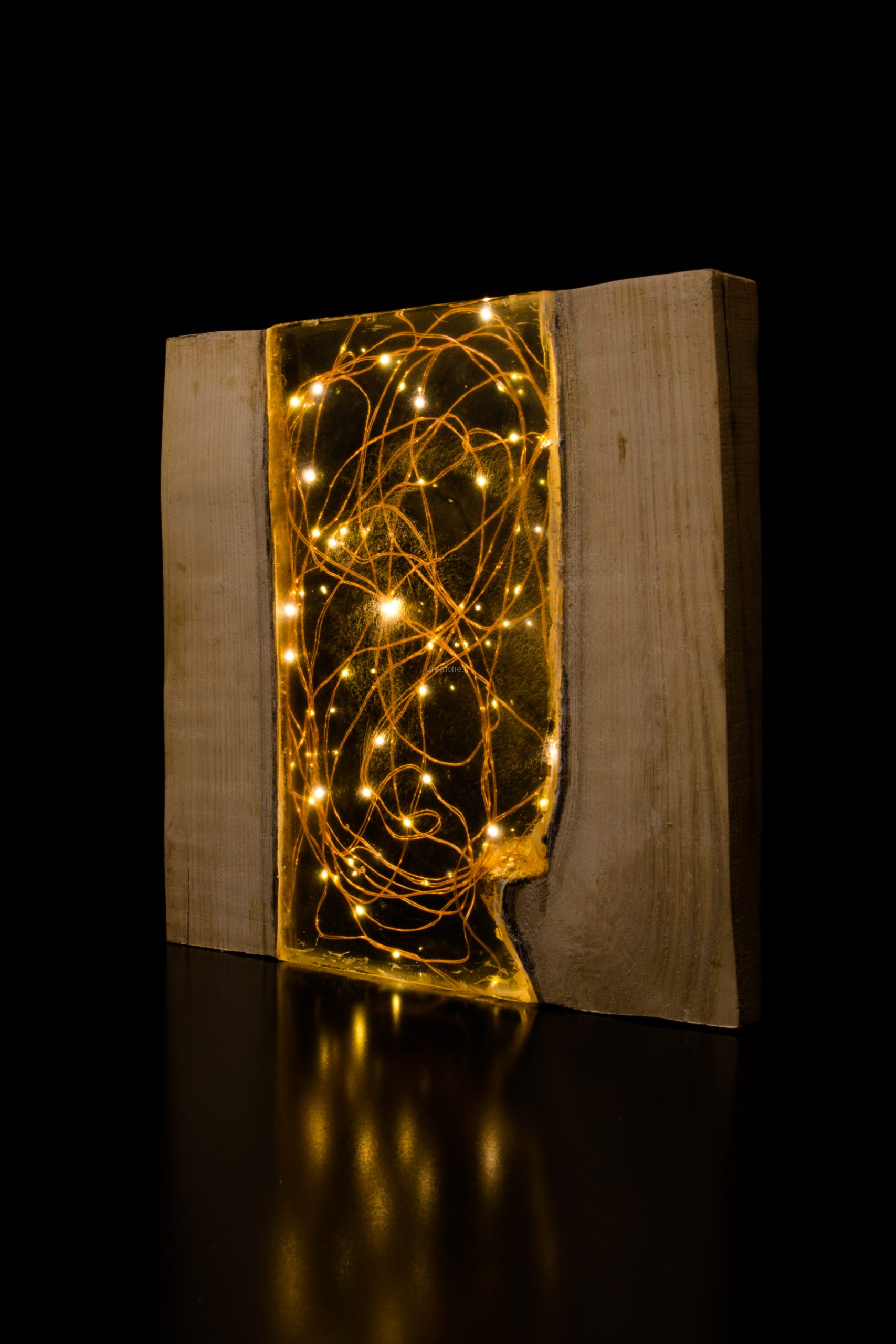 Lampe décorative en bois avec guirlande dans un insert transparent - Des  objets uniques design en bois, résine faits main