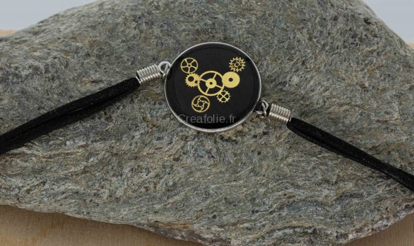 Bracelet en cordon, fermoir métal avec éléments mécaniques de montre